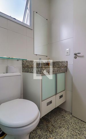 Apartamento para alugar com 75m², 2 quartos e 2 vagasBanheiro do Corredor