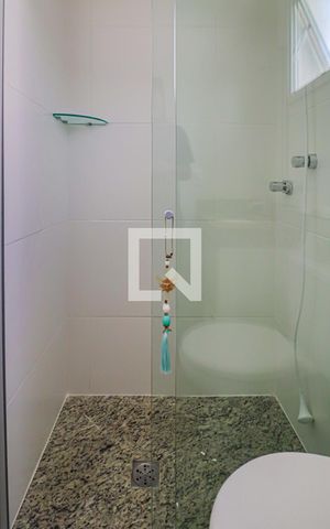 Apartamento para alugar com 75m², 2 quartos e 2 vagasBanheiro do Corredor
