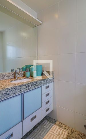 Apartamento para alugar com 75m², 2 quartos e 2 vagasBanheiro do Quarto 2 Suíte