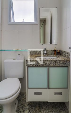 Apartamento para alugar com 75m², 2 quartos e 2 vagasBanheiro do Corredor