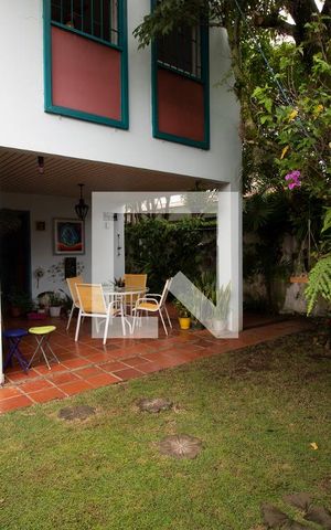 Casa à venda com 360m², 4 quartos e 4 vagas Casa à venda com 360m², 4 quartos e 4 vagasJardim