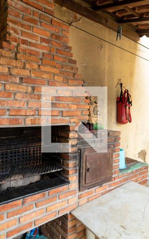Casa à venda com 180m², 4 quartos e 2 vagas Casa à venda com 180m², 4 quartos e 2 vagasChurrasqueira