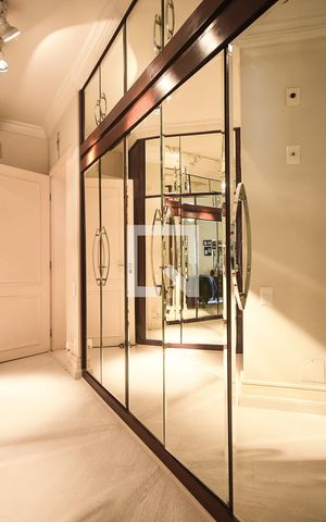 Apartamento à venda com 230m², 3 quartos e 3 vagas Apartamento à venda com 230m², 3 quartos e 3 vagasArmário da suíte 1