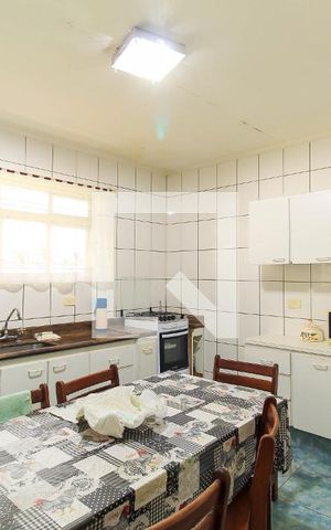 Casa à venda com 154m², 3 quartos e 4 vagas Casa à venda com 154m², 3 quartos e 4 vagasCozinha