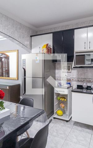 Casa à venda com 131m², 3 quartos e 2 vagas Casa à venda com 131m², 3 quartos e 2 vagasCozinha