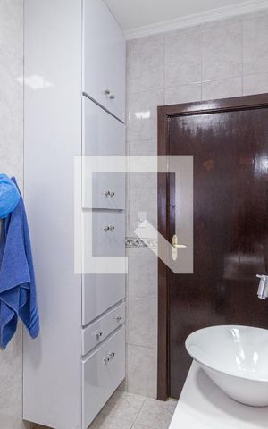 Casa à venda com 131m², 3 quartos e 2 vagas Casa à venda com 131m², 3 quartos e 2 vagasBanheiro