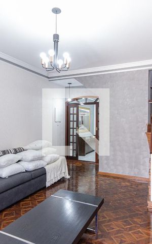 Casa à venda com 131m², 3 quartos e 2 vagas Casa à venda com 131m², 3 quartos e 2 vagasSala