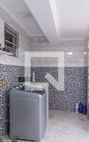 Casa à venda com 131m², 3 quartos e 2 vagas Casa à venda com 131m², 3 quartos e 2 vagasÁrea de serviço
