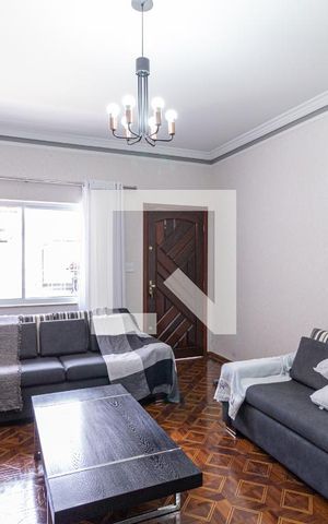 Casa à venda com 131m², 3 quartos e 2 vagas Casa à venda com 131m², 3 quartos e 2 vagasSala
