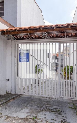 Casa à venda com 131m², 3 quartos e 2 vagas Casa à venda com 131m², 3 quartos e 2 vagasFachada