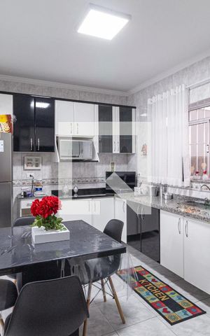 Casa à venda com 131m², 3 quartos e 2 vagas Casa à venda com 131m², 3 quartos e 2 vagasCozinha