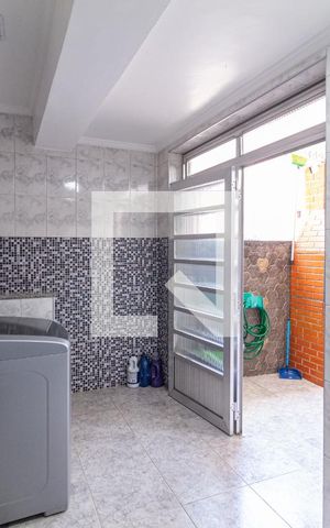 Casa à venda com 131m², 3 quartos e 2 vagas Casa à venda com 131m², 3 quartos e 2 vagasÁrea de serviço