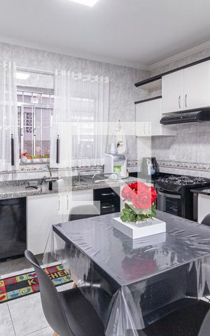 Casa à venda com 131m², 3 quartos e 2 vagas Casa à venda com 131m², 3 quartos e 2 vagasCozinha