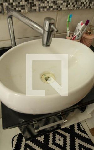 Apartamento à venda com 57m², 2 quartos e 1 vaga Apartamento à venda com 57m², 2 quartos e 1 vagaBanheiro