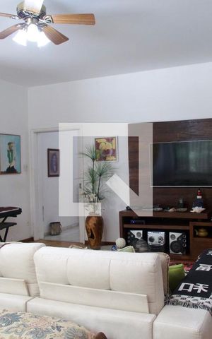 Casa à venda com 1330m², 3 quartos e 3 vagas Casa à venda com 1330m², 3 quartos e 3 vagasSala