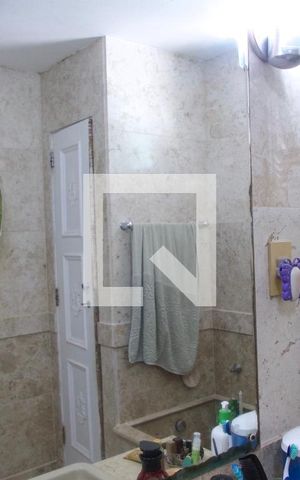 Casa à venda com 1330m², 3 quartos e 3 vagas Casa à venda com 1330m², 3 quartos e 3 vagasBanheiro social