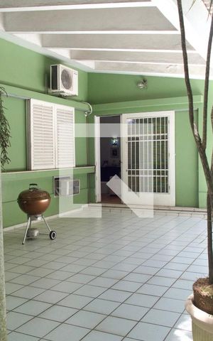 Casa à venda com 1330m², 3 quartos e 3 vagas Casa à venda com 1330m², 3 quartos e 3 vagasVaranda