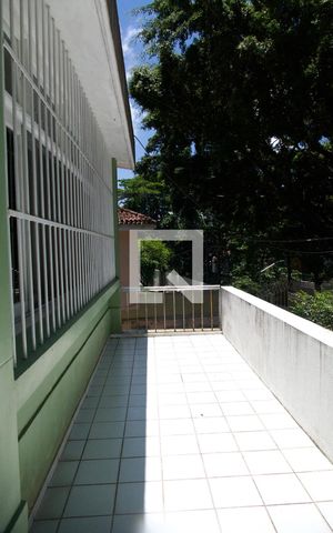 Casa à venda com 1330m², 3 quartos e 3 vagas Casa à venda com 1330m², 3 quartos e 3 vagasVaranda