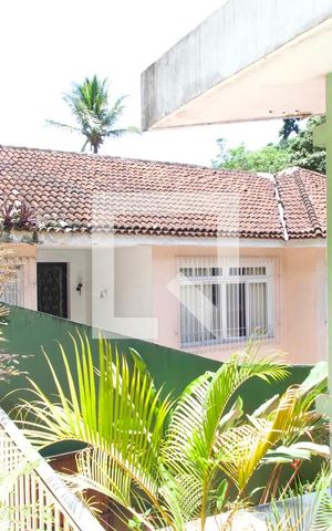 Casa à venda com 1330m², 3 quartos e 3 vagas Casa à venda com 1330m², 3 quartos e 3 vagasSala vista