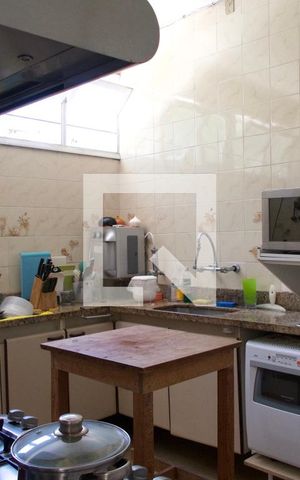 Casa à venda com 1330m², 3 quartos e 3 vagas Casa à venda com 1330m², 3 quartos e 3 vagasCopa / Cozinha