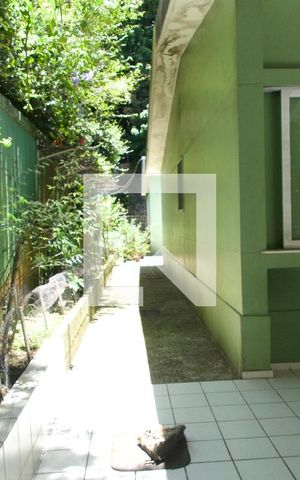 Casa à venda com 1330m², 3 quartos e 3 vagas Casa à venda com 1330m², 3 quartos e 3 vagasVaranda