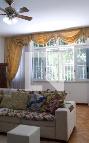 Casa à venda com 1330m², 3 quartos e 3 vagas Casa à venda com 1330m², 3 quartos e 3 vagasSala
