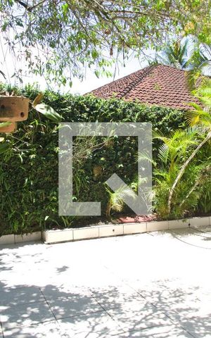 Casa à venda com 1330m², 3 quartos e 3 vagas Casa à venda com 1330m², 3 quartos e 3 vagasVaranda