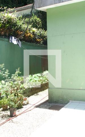 Casa à venda com 1330m², 3 quartos e 3 vagas Casa à venda com 1330m², 3 quartos e 3 vagasQuarto