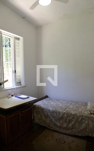 Casa à venda com 1330m², 3 quartos e 3 vagas Casa à venda com 1330m², 3 quartos e 3 vagasQuarto serviço 2