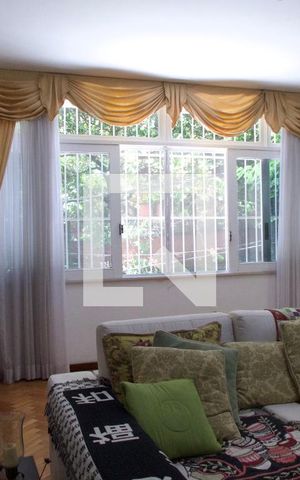 Casa à venda com 1330m², 3 quartos e 3 vagas Casa à venda com 1330m², 3 quartos e 3 vagasSala