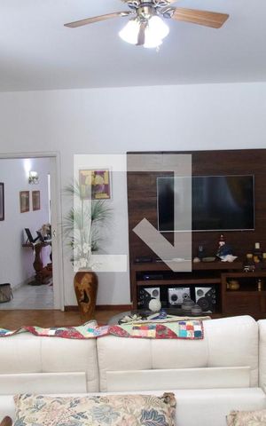 Casa à venda com 1330m², 3 quartos e 3 vagas Casa à venda com 1330m², 3 quartos e 3 vagasSala
