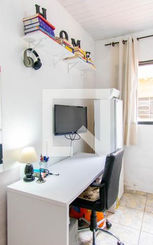 Casa à venda com 230m², 3 quartos e 3 vagas Casa à venda com 230m², 3 quartos e 3 vagasQuarto 2