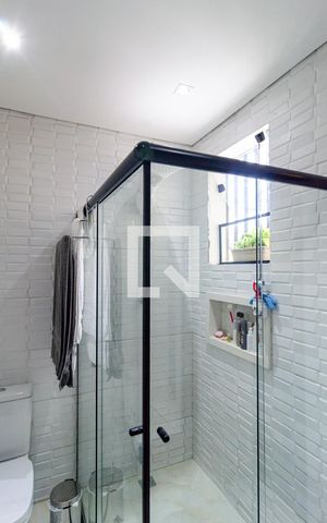 Casa para alugar com 196m², 3 quartos e 2 vagas Casa para alugar com 196m², 3 quartos e 2 vagasBanheiro da Suíte