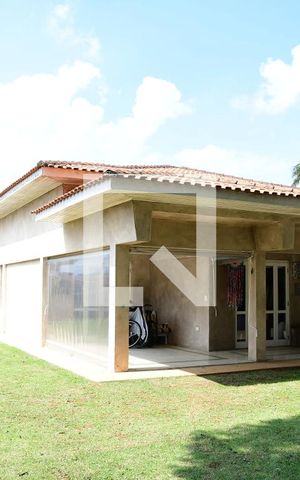 Casa de condomínio para alugar com 430m², 3 quartos e 4 vagasFachada
