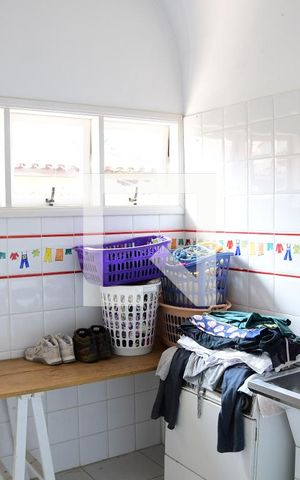 Casa de condomínio para alugar com 430m², 3 quartos e 4 vagasÁrea de Serviço