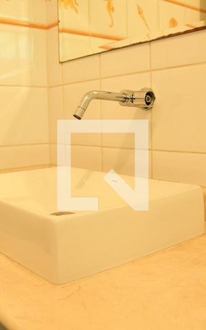 Casa de condomínio para alugar com 430m², 3 quartos e 4 vagasBanheiro suíte 1