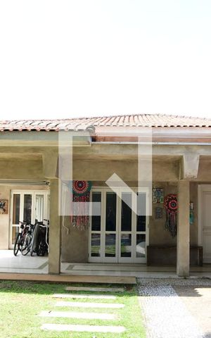 Casa de condomínio para alugar com 430m², 3 quartos e 4 vagasFachada