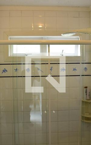 Casa de condomínio para alugar com 430m², 3 quartos e 4 vagasBanheiro da Suíte 2