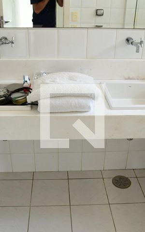Casa de condomínio para alugar com 430m², 3 quartos e 4 vagasBanheiro da Suíte 3