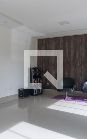 Casa de condomínio para alugar com 280m², 3 quartos e 6 vagas Casa de condomínio para alugar com 280m², 3 quartos e 6 vagasSala