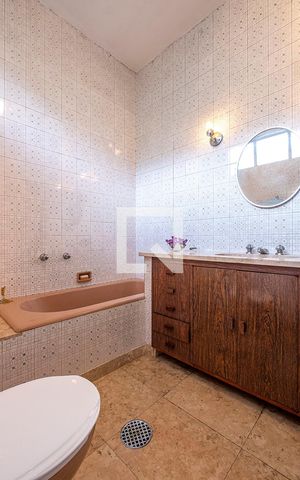 Casa para alugar com 600m², 3 quartos e 4 vagas Casa para alugar com 600m², 3 quartos e 4 vagasSuíte 3 - Banheiro