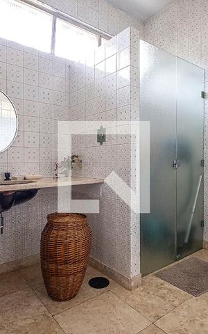 Casa para alugar com 600m², 3 quartos e 4 vagas Casa para alugar com 600m², 3 quartos e 4 vagasSuíte 2 - Banheiro