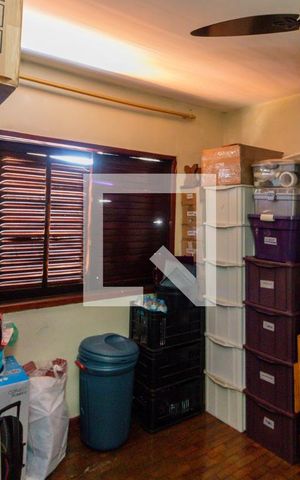 Casa à venda com 200m², 4 quartos e 2 vagas Casa à venda com 200m², 4 quartos e 2 vagasSuite 1
