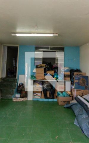 Casa à venda com 200m², 4 quartos e 2 vagas Casa à venda com 200m², 4 quartos e 2 vagasÁrea comum - Salão de festas