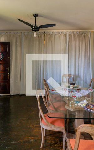 Casa à venda com 200m², 4 quartos e 2 vagas Casa à venda com 200m², 4 quartos e 2 vagasSala Jantar