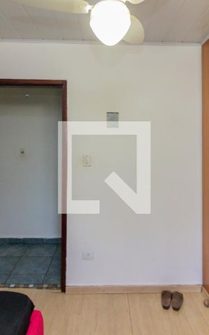 Casa à venda com 200m², 4 quartos e 2 vagas Casa à venda com 200m², 4 quartos e 2 vagasQuarto 3