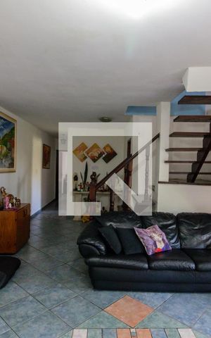 Casa à venda com 200m², 4 quartos e 2 vagas Casa à venda com 200m², 4 quartos e 2 vagasSala Estar