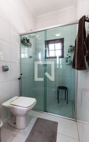 Casa à venda com 228m², 3 quartos e 3 vagas Casa à venda com 228m², 3 quartos e 3 vagasSuíte