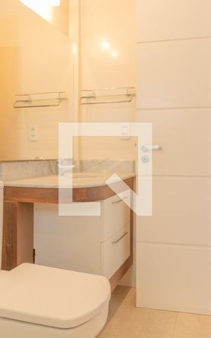Casa de condomínio à venda com 429m², 5 quartos e 2 vagas Casa de condomínio à venda com 429m², 5 quartos e 2 vagasBanheiro da Suíte 1