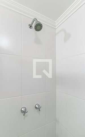 Apartamento à venda com 80m², 2 quartos e 2 vagas Apartamento à venda com 80m², 2 quartos e 2 vagasBanheiro da Suíte